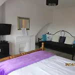 Birtley House * 로빈후즈베이
